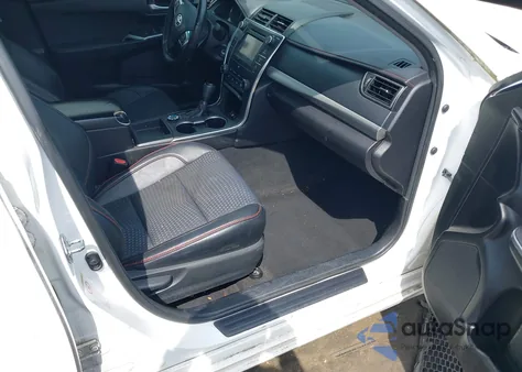 2015 Toyota Camry Se z USA, uszkodzony, nr VIN 4T1BF1FK2FU976848